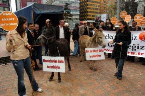 Eşekli eylem yaptı aday gösterildi