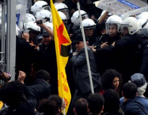 Adliye önü karıştı!