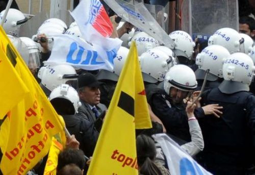 Adliye önü karıştı!