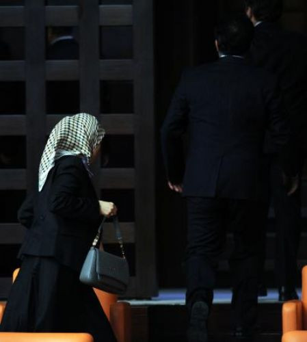Başörtülü kadın salondan çıkarıldı