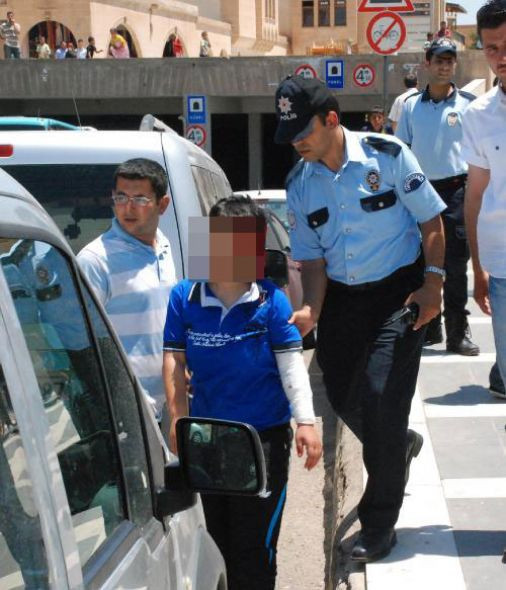 Jiletçi kızlar dehşet saçtı !