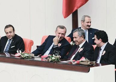 İLK GÜN MECLİSİ / FOTOANALİZ