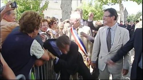 Sarkozy saldırıya uğradı !