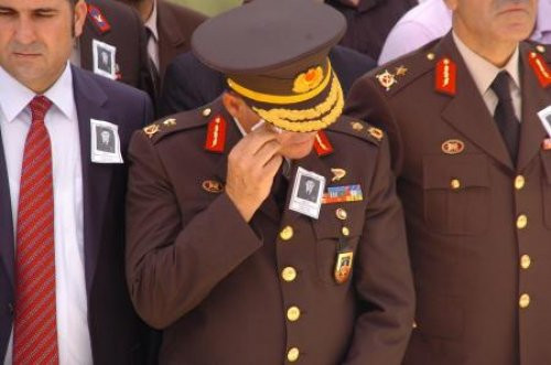 Tuğgeneral şehit cenazesinde ağladı