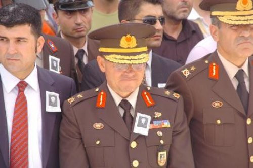 Tuğgeneral şehit cenazesinde ağladı
