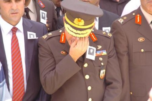 Tuğgeneral şehit cenazesinde ağladı