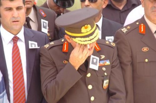 Tuğgeneral şehit cenazesinde ağladı