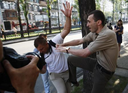 FEMEN yine sahnede !