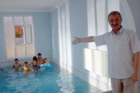 Evini havuza çevirdi !