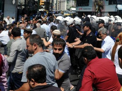 PKK yandaşları Taksimi birbirine kattı