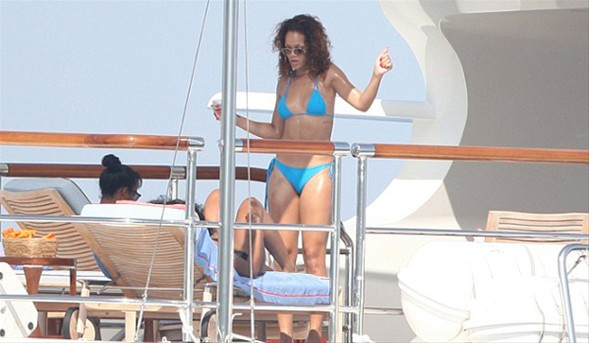 Rihannanın tatil şovu