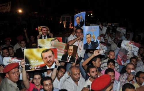 Erdoğana Kahirede miting gibi karşılama