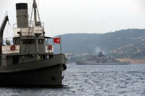 Savaş gemileri Egeye açıldı