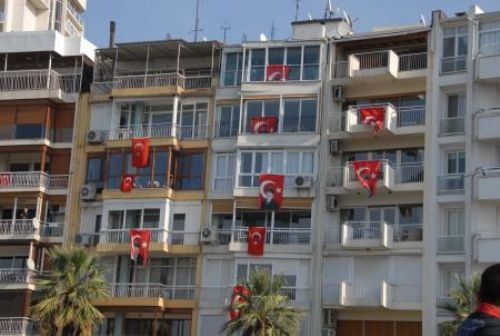 İzmir sokağa döküldü