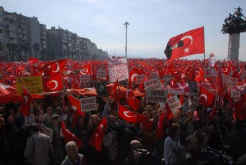 İzmir sokağa döküldü