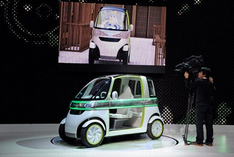 Tokyoda sıra dışı otomobiller sergilendi