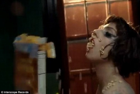 Lady Gaga klibinden görüntüler