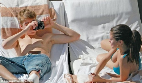Selena Gomez ve Justin Bieberin tatil keyfi
