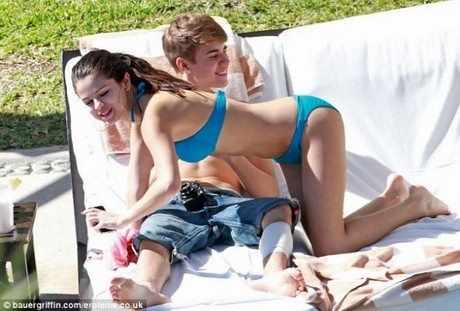 Selena Gomez ve Justin Bieberin tatil keyfi