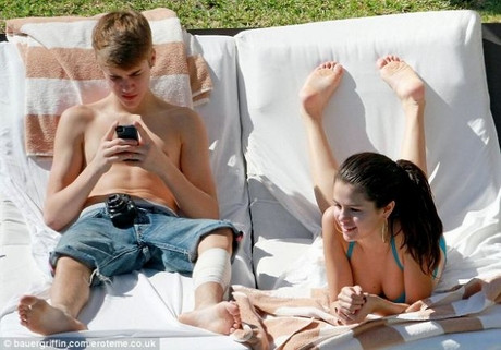 Selena Gomez ve Justin Bieberin tatil keyfi