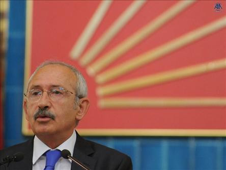 AKP liderliği bırakmıyor