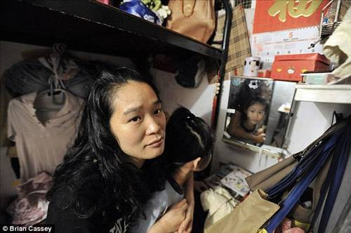 Hong Kongta kafeste yaşıyorlar