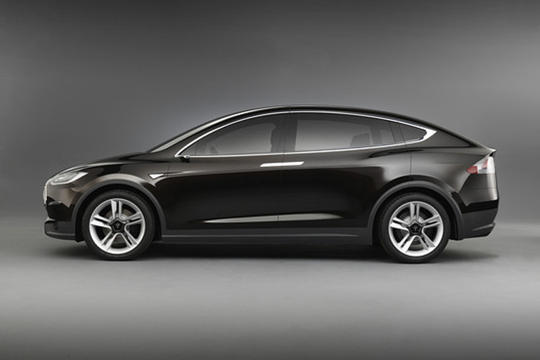 Tesla Motors Model X otomobilini tanıttı