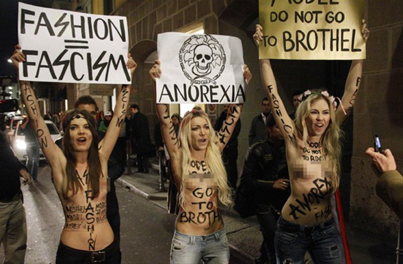 FEMEN defile bastı