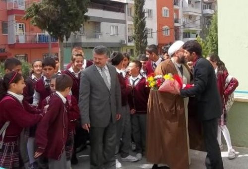 İmam ilköğretim okulunda ders verdi