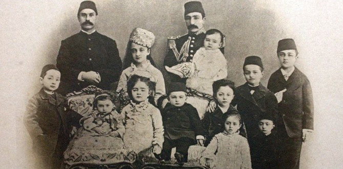 Hanedan kovulurken mallarını kim kaptı?