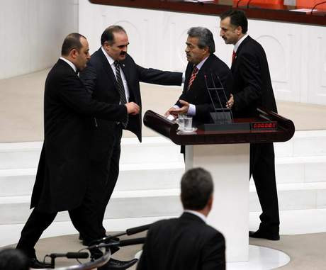Mecliste türban oylaması