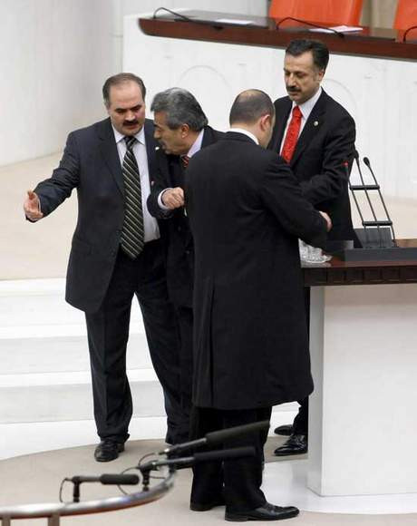 Mecliste türban oylaması