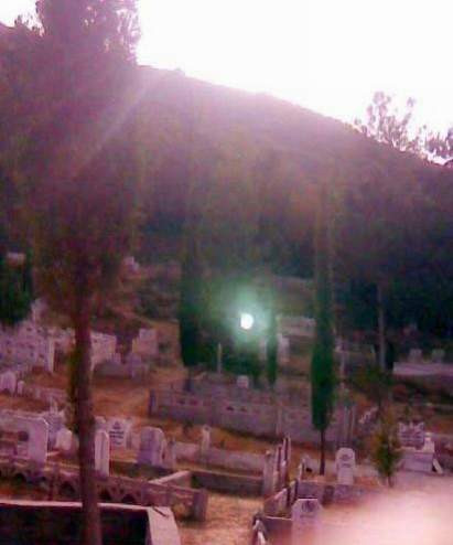 Mezarlıktaki gizemli ışık !