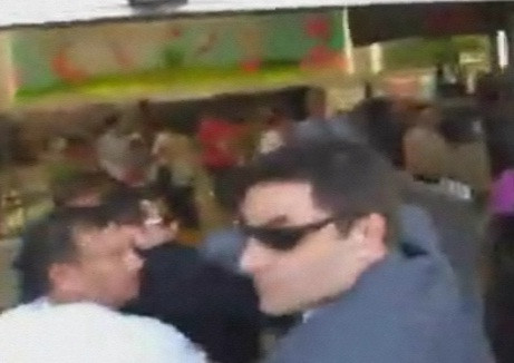 Melih Gökçeke yumurta attılar!