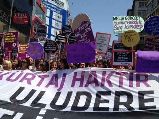 Kadınlar meydana çıktı: Kürtaj haktır