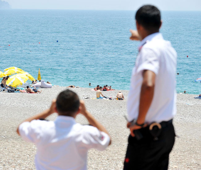 Plajlardan ilginç görüntüler