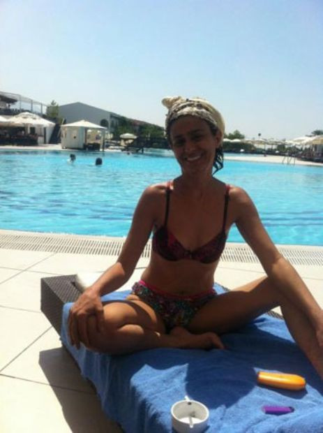 Yıldız havuz başında