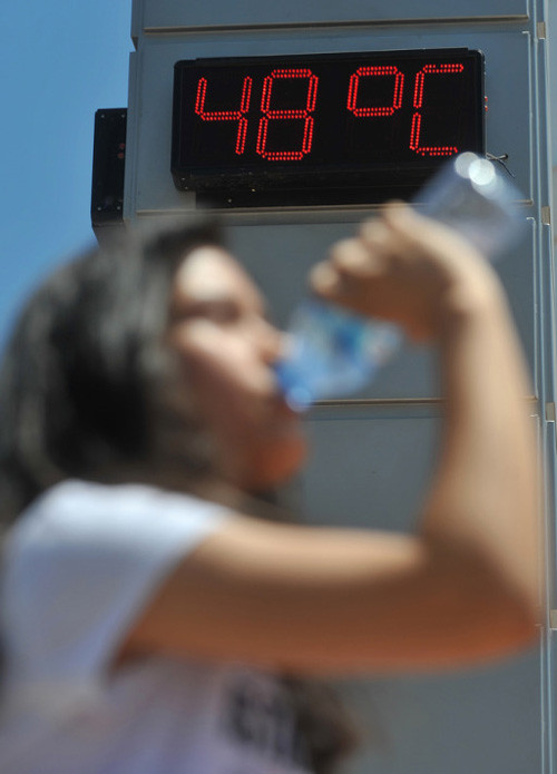 Antalyada 50 dereceyle yanıyor