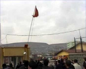Hainlerin elleri Türk Bayrağına uzandı