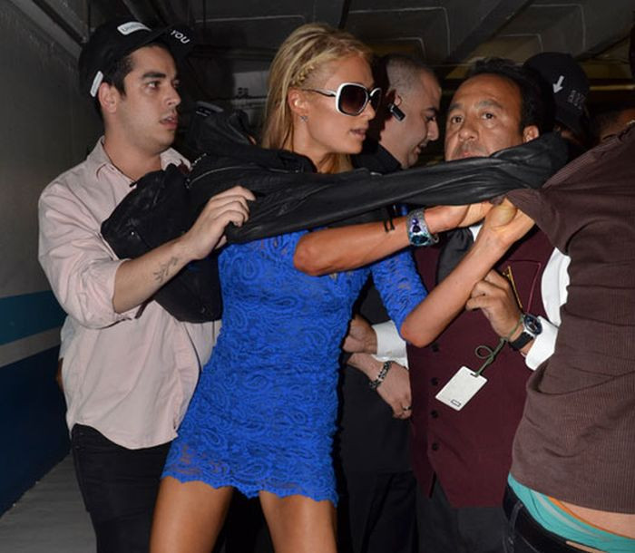 Paris Hilton paparazzi dövdü!