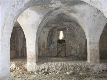 Altı klise, üstü ise camii