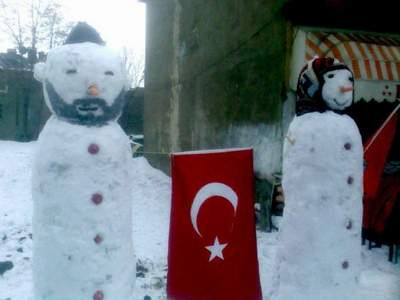 Hem türbanlı hem takkeli kardan aile