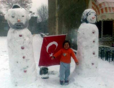 Hem türbanlı hem takkeli kardan aile