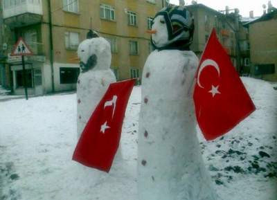 Hem türbanlı hem takkeli kardan aile