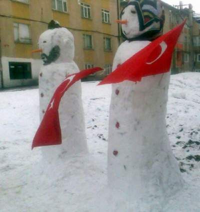 Hem türbanlı hem takkeli kardan aile