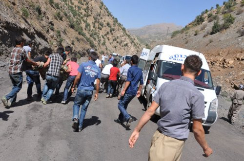 Şırnakta halk askerleri hastaneye yetiştirdi