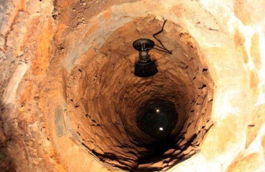 Oturma odasında bununla yaşıyorlar
