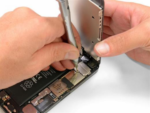 iPhone 5i parçalarına ayırdılar