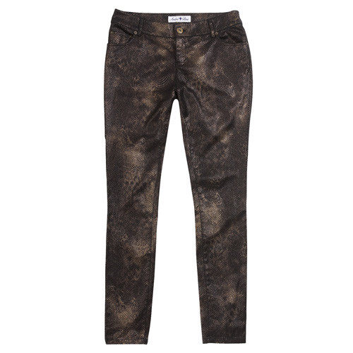 F&F Denim koleksiyonunda renkli jean egemenliği