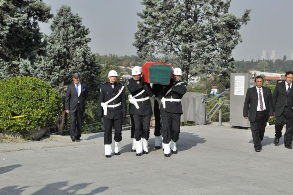 19 yıl sonra tekrar omuzlarda